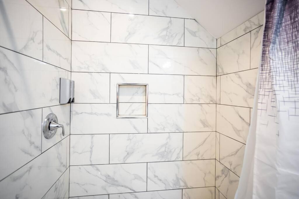 1-Bedroom With Cali King Size Bed In Сан Диего Екстериор снимка
