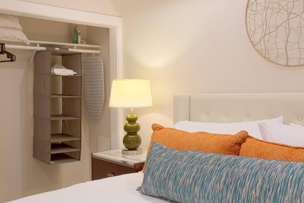 1-Bedroom With Cali King Size Bed In Сан Диего Екстериор снимка